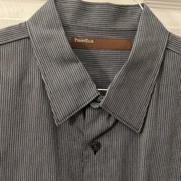 Perry Ellis Button Down size XXL - Picture 2 of 5